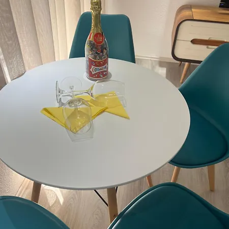 1 In Duisburg-mitte, Altstadt Apartment *